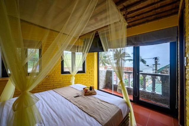 Deluxe Double Hội An ban công góc biển